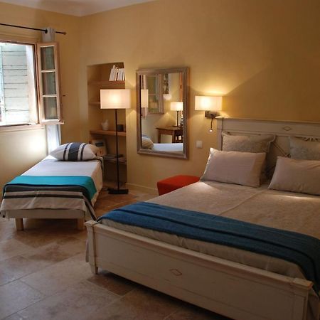 Le Moulin Des Pinchinats Bed & Breakfast Aix-en-Provence Eksteriør bilde