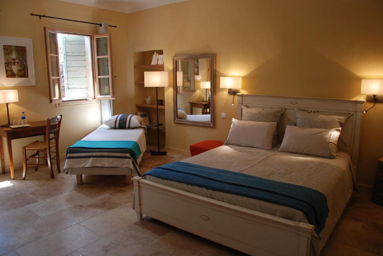 Le Moulin Des Pinchinats Bed & Breakfast Aix-en-Provence Eksteriør bilde